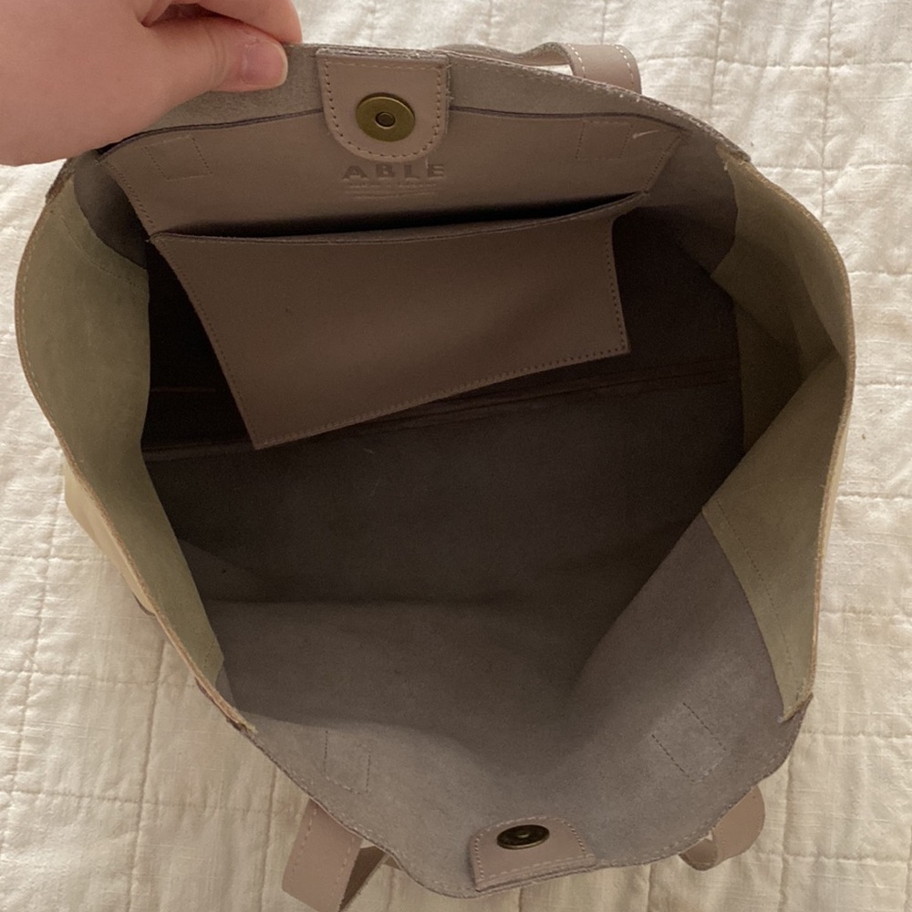 Able Tote - image 3